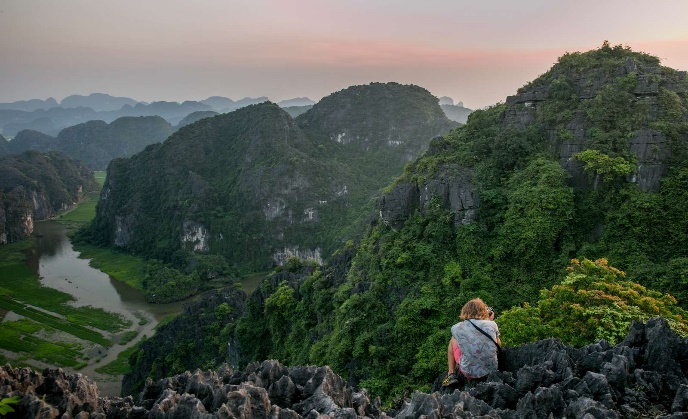 beautiful-scenery-at-the-peak